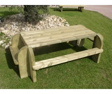 table extérieure en bois de pique nique, fabriquée en France par CIHB
